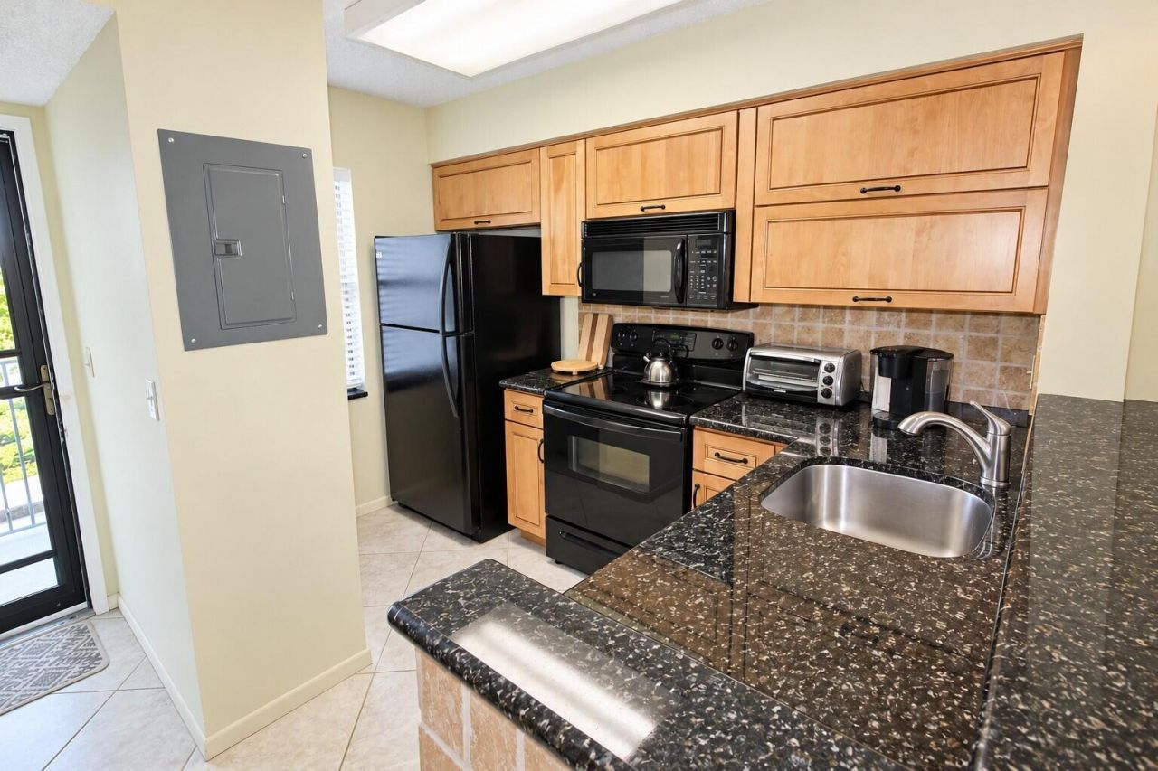2230 N Cypress Bend Drive, Unit 410, Pompano Beach, FL 33069 Photo