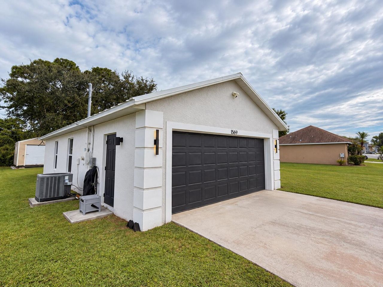 1569 SW Pitts Avenue, Port Saint Lucie, FL 34953 Photo