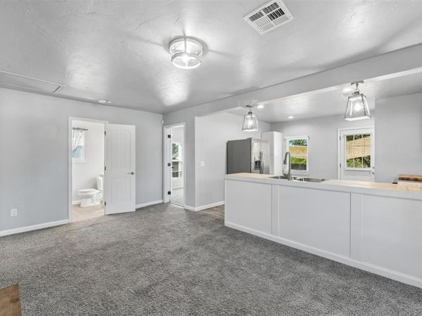 703 S Dewey Avenue, Chandler, OK 74834