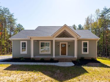 5632 DARLINGTON HEIGHTS RD, Farmville, VA 23901