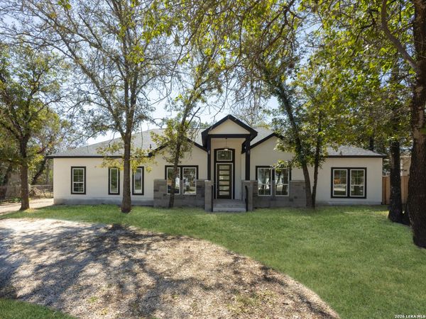 3814 Waterwood Pass Dr, Elmendorf, TX 78112