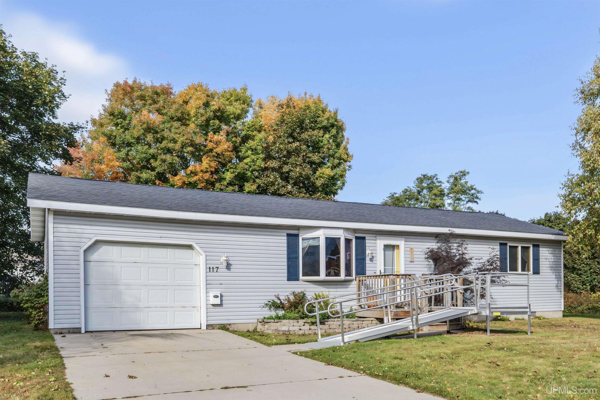 117 N First Street, Manistique, MI 49854 Main Photo