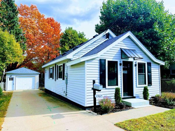 1302 Lincoln Avenue, Marquette, MI 49855