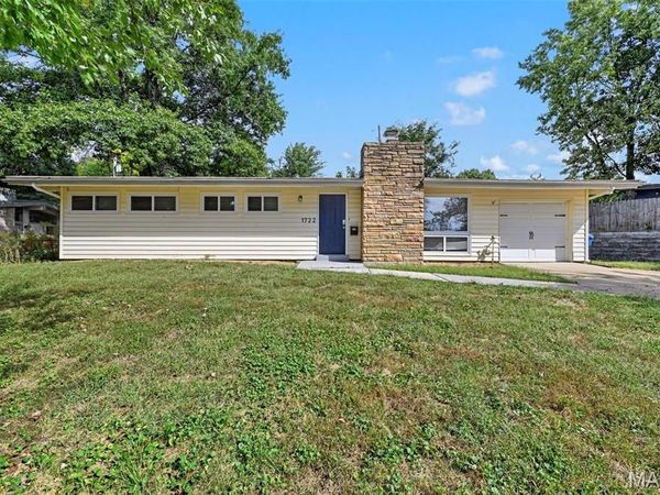 1722 Ridgewood Drive , Crestwood, MO 63126