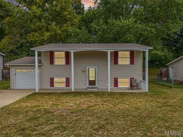 510 Keeney Drive , St Charles, MO 63304