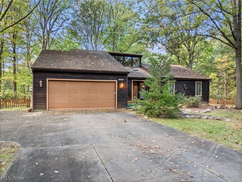 3626 Antoinette Drive, Cuyahoga Falls, OH 44223 Photo 2