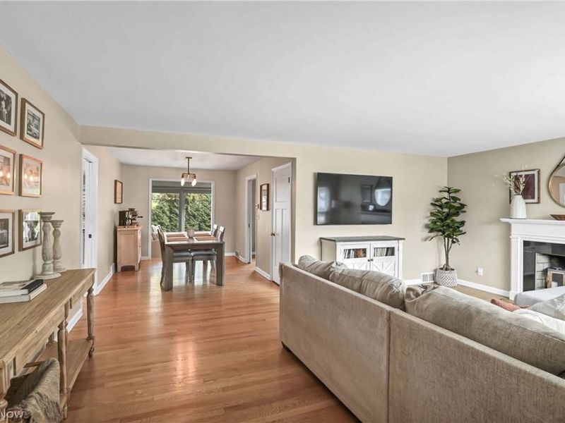 18960 Coffinberry Boulevard, Fairview Park, OH 44126 Photo 4