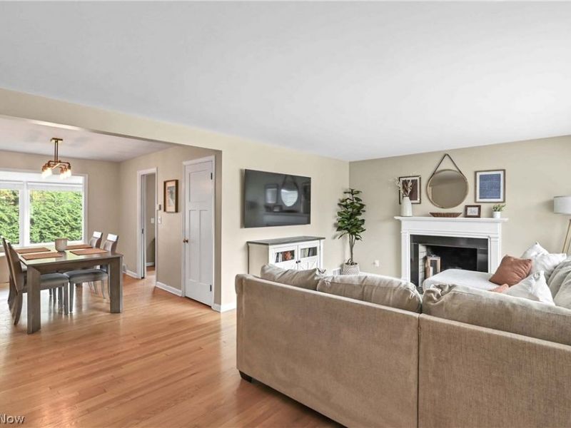 18960 Coffinberry Boulevard, Fairview Park, OH 44126 Photo 5