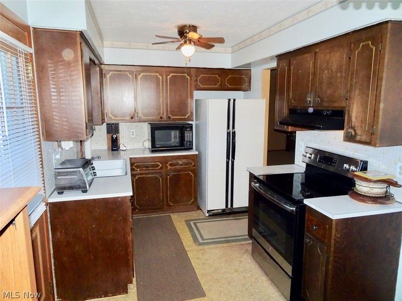 6905 Day Drive, Parma, OH 44129 Photo 10