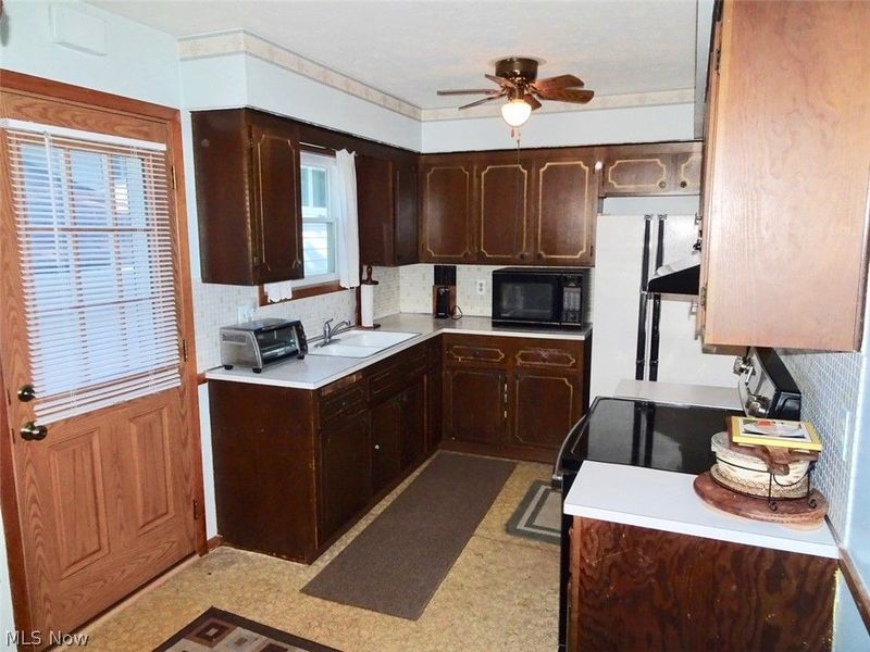 6905 Day Drive, Parma, OH 44129 Photo 9