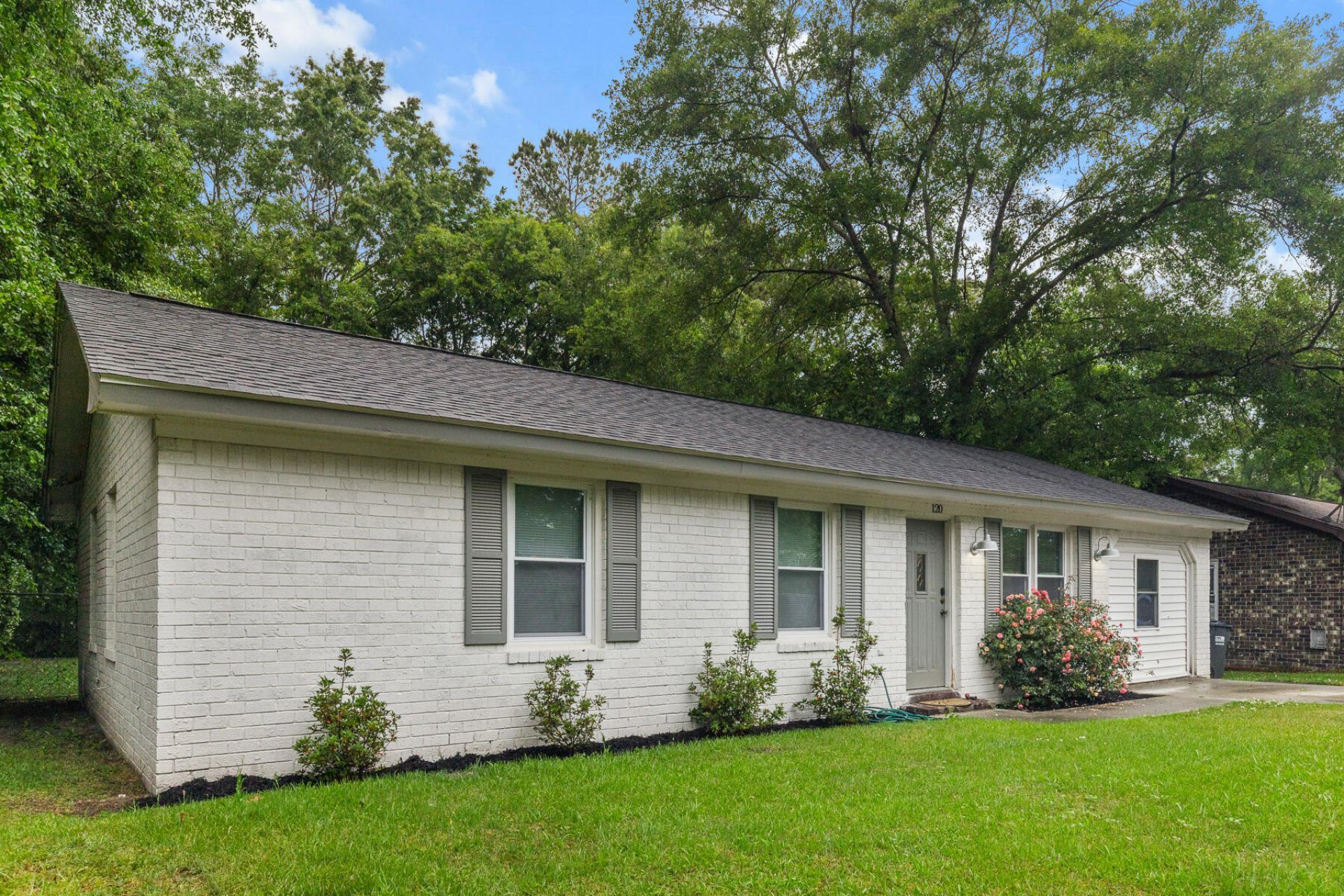 120 Lisa Drive Photo 4