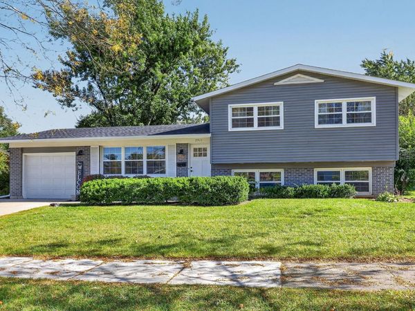 2911 N Dunton Avenue , Arlington Heights, IL 60004