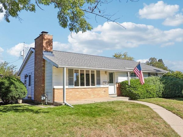 420 Sonya DRIVE, Waukesha, WI 53188