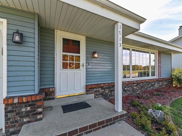 1713 Fox River PARKWAY, Waukesha, WI 53189