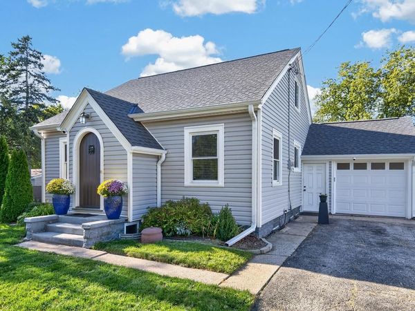 S89W22720 Milwaukee AVENUE, Big Bend, WI 53103