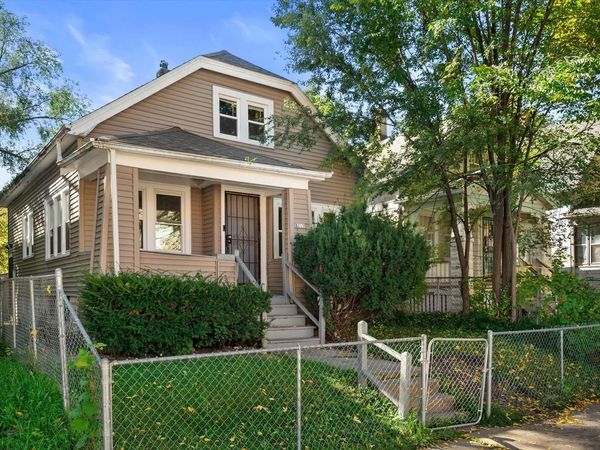 3215 W Auer AVENUE, Milwaukee, WI 53216