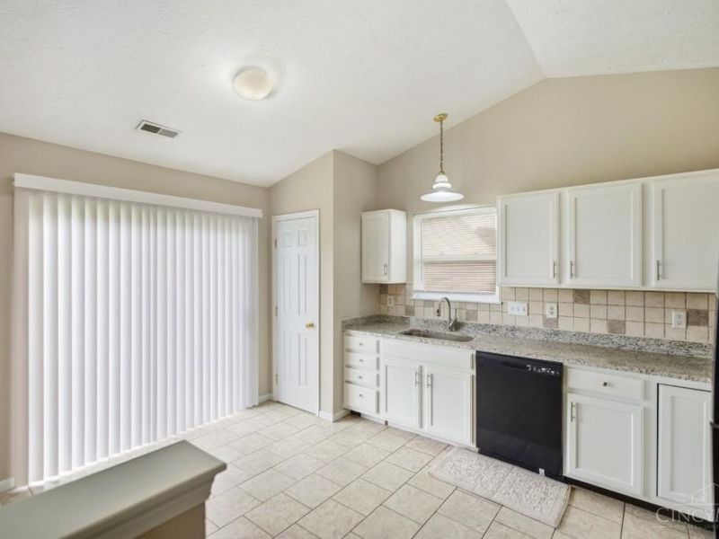 275 Keswick Drive, Monroe, OH 45050 Photo 10
