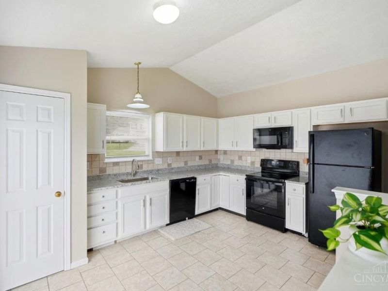 275 Keswick Drive, Monroe, OH 45050 Photo 9