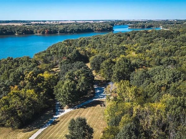 321 Lake Lane , Hillsboro, IL 62049