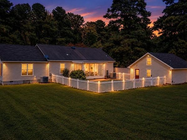 128 Dawson Ave, WHITE STONE, VA 22578