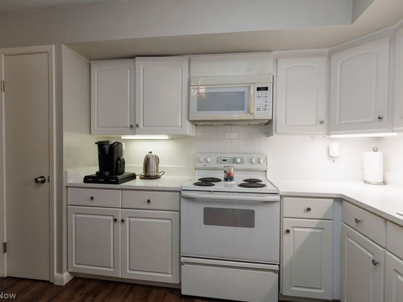 1717 Walnut Lane, Unit 8-52, Rocky River, OH 44116 Photo 20