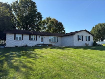 5319 Tanglewood Drive NE Louisville, OH 44641