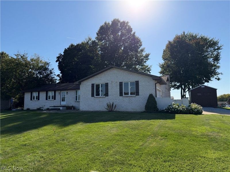 5319 Tanglewood Drive NE, Louisville, OH 44641 Photo 2