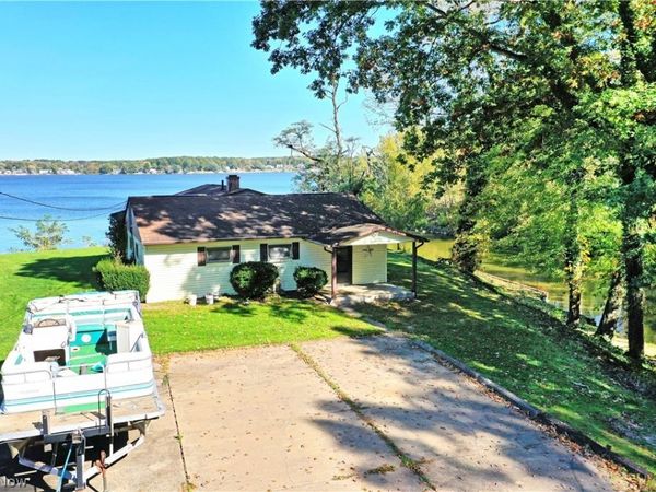767 Grandview Road , Lake Milton, OH 44429