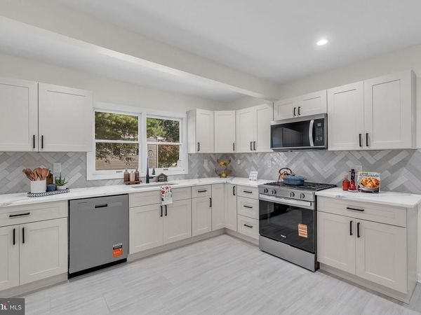 52 BETTS AVENUE, LAWRENCEVILLE, NJ 08648