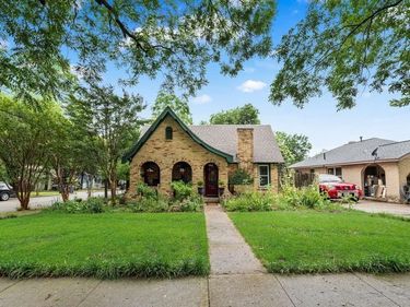 2502 BURLINGTON Boulevard, Dallas, TX 75211