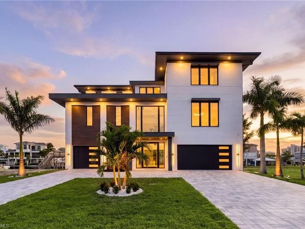 256 Trade Winds AVE , NAPLES, FL 34108