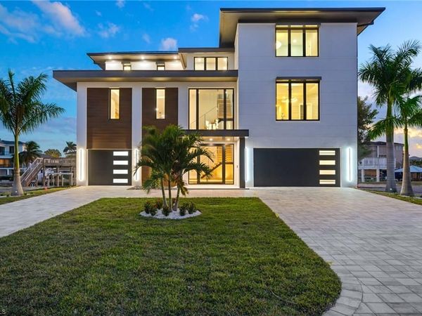 256 Trade Winds AVE , NAPLES, FL 34108