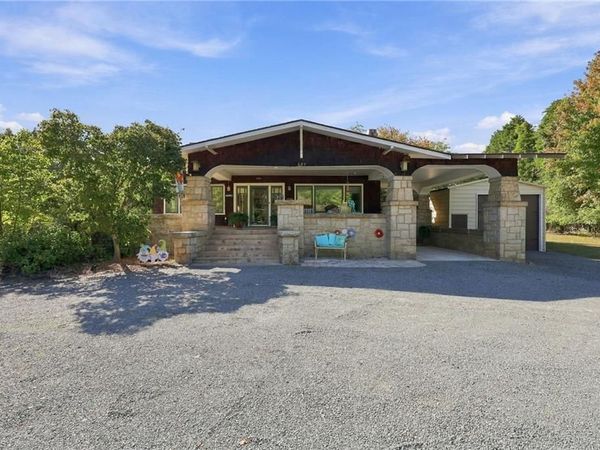 637 Stokesburg Road , Walnut Cove, NC 27052