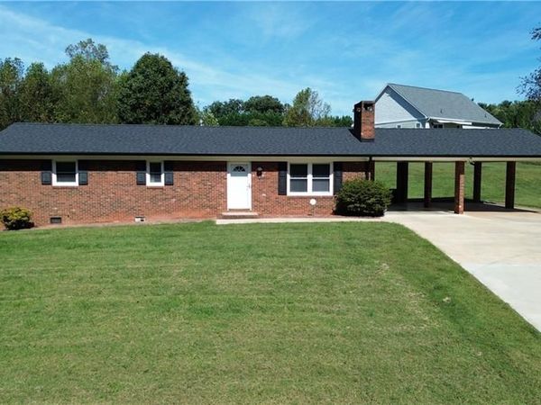 418 Cloverdale Lane, Wilkesboro, NC 28697