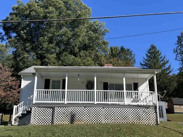 1365 Chestnut Street, Idamay, WV 26576
