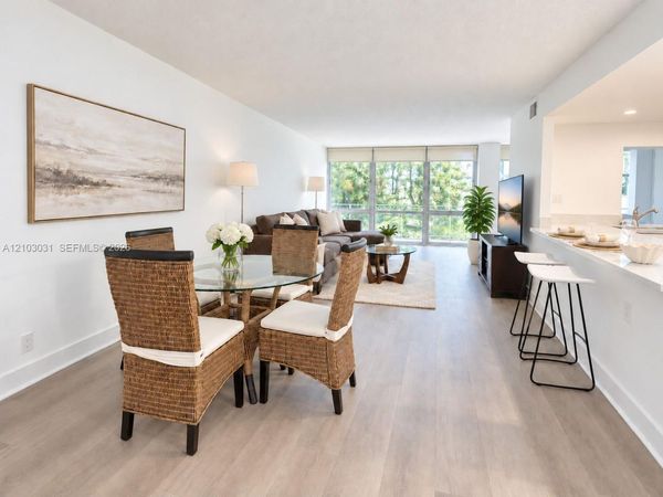 1000 Parkview Dr, Unit 202, Hallandale Beach, FL 33009