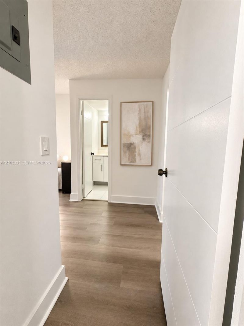 1000 Parkview Dr, Unit 202, Hallandale Beach, FL 33009 Photo