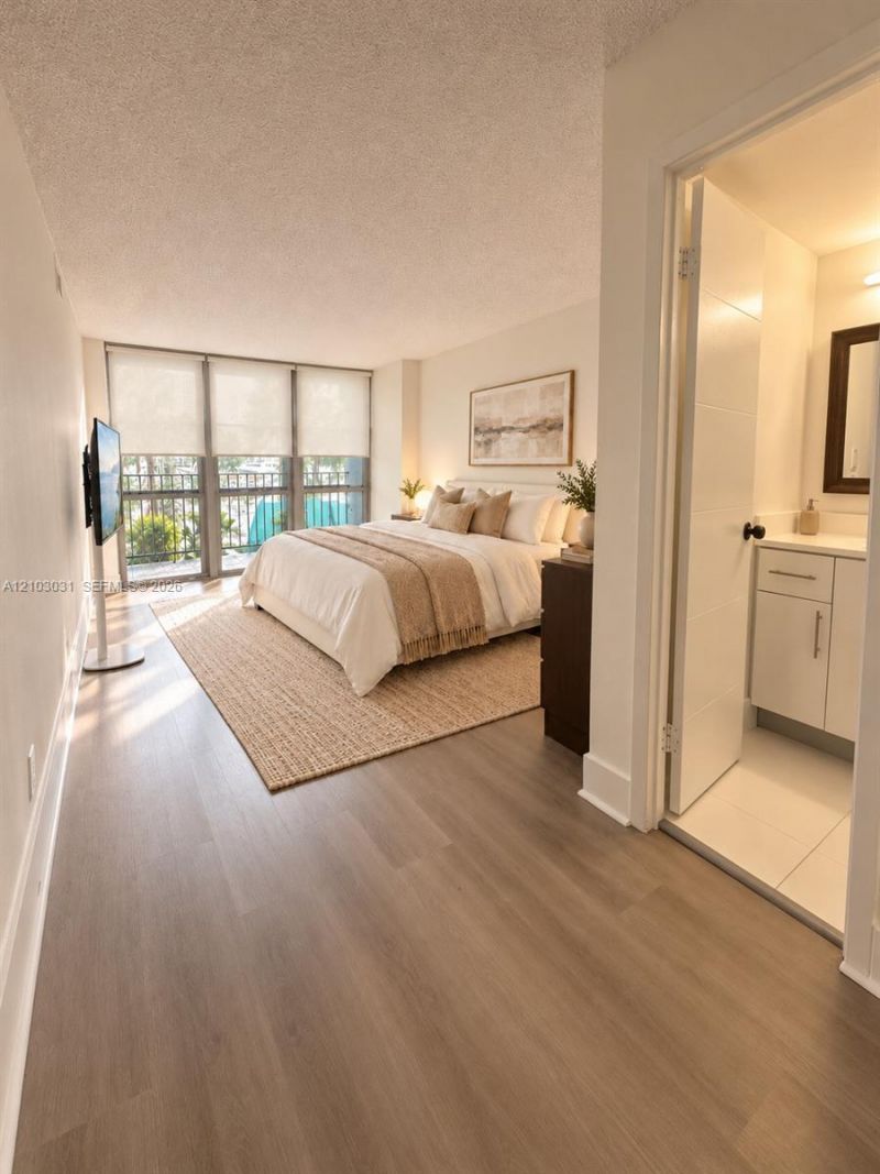 1000 Parkview Dr, Unit 202, Hallandale Beach, FL 33009 Photo