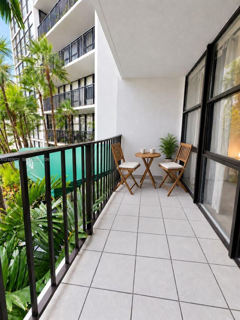 1000 Parkview Dr, Unit 202, Hallandale Beach, FL 33009 Photo