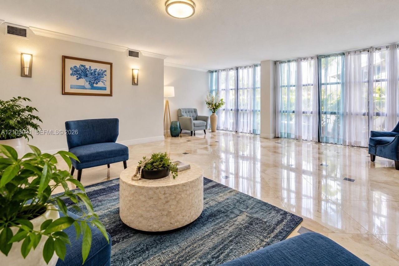 1000 Parkview Dr, Unit 202, Hallandale Beach, FL 33009 Photo