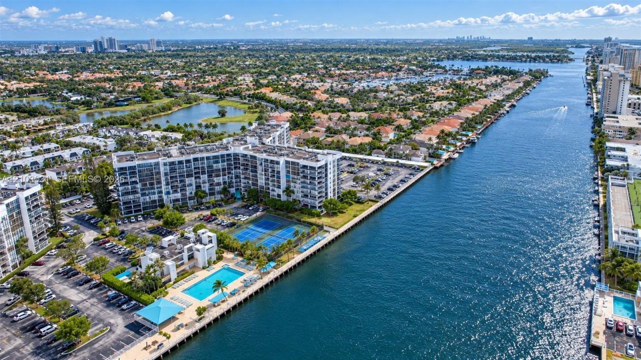 1000 Parkview Dr, Unit 202, Hallandale Beach, FL 33009 Photo