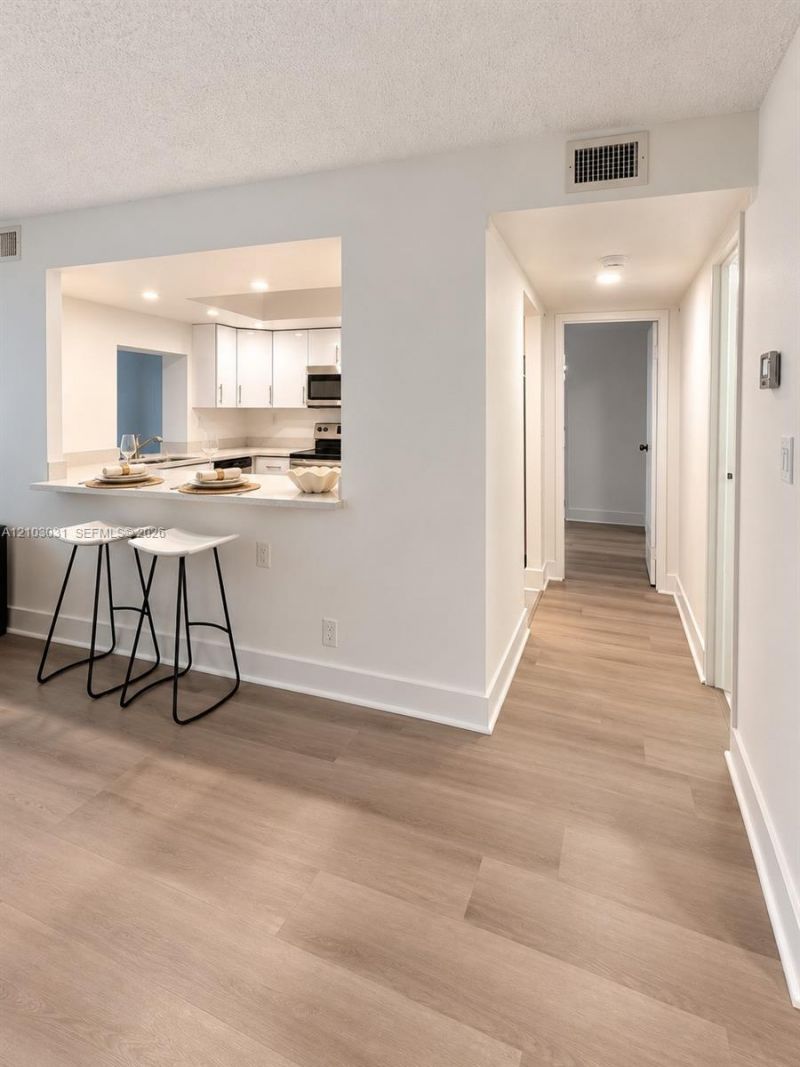 1000 Parkview Dr, Unit 202, Hallandale Beach, FL 33009 Photo