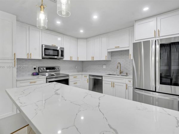 2131 Nova Village Dr , Davie, FL 33317