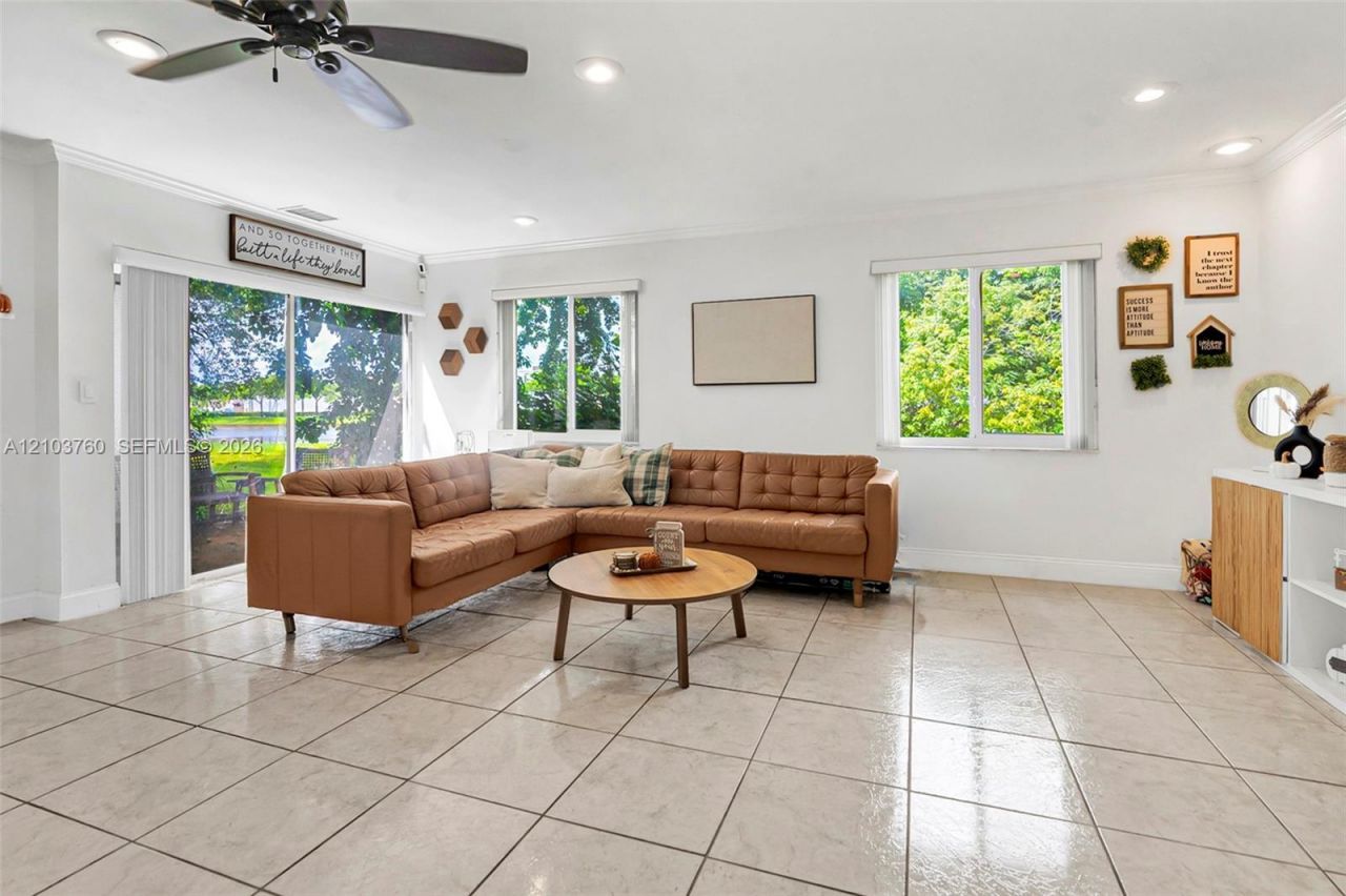 2131 Nova Village Dr , Davie, FL 33317 Photo