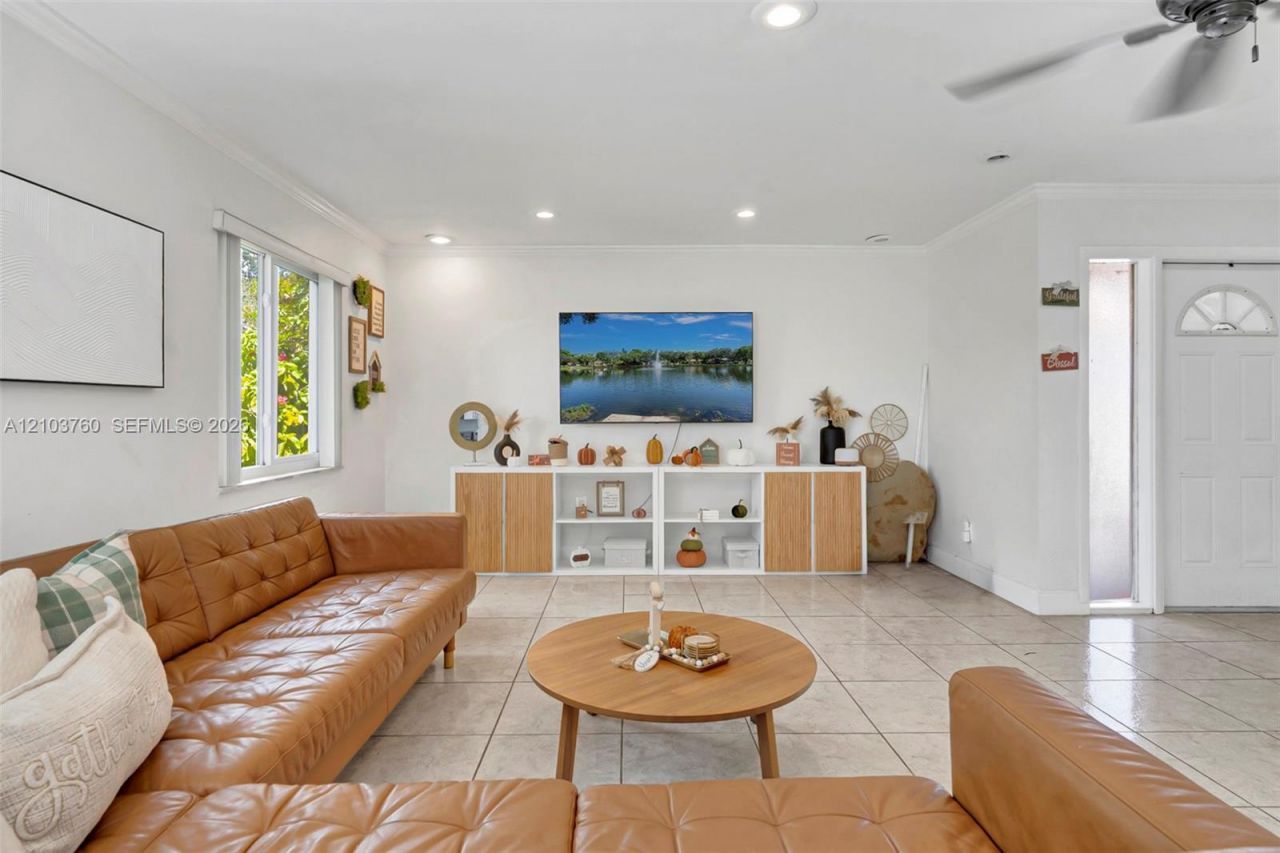 2131 Nova Village Dr , Davie, FL 33317 Photo