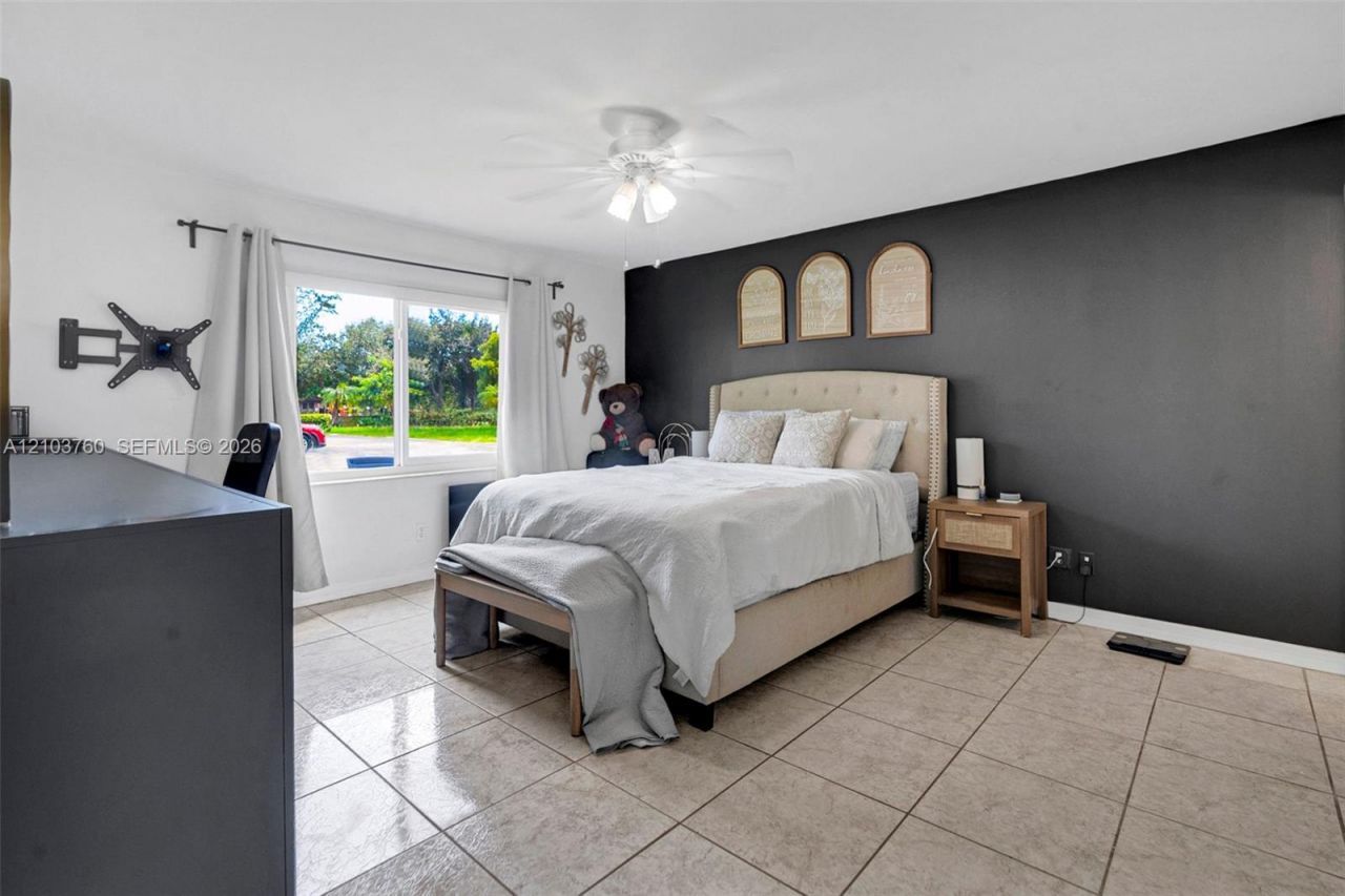 2131 Nova Village Dr , Davie, FL 33317 Photo