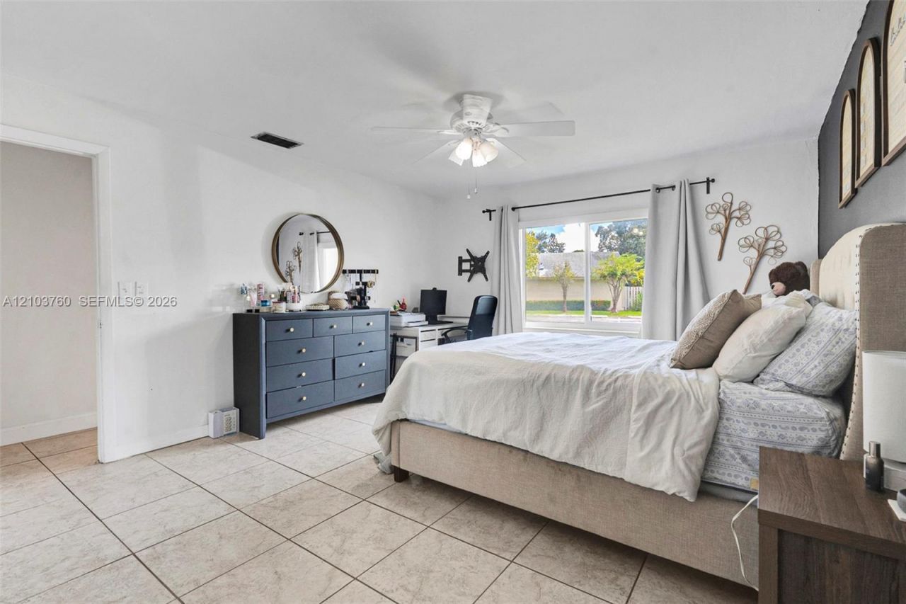 2131 Nova Village Dr , Davie, FL 33317 Photo