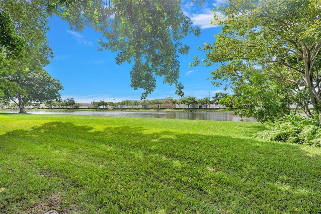2131 Nova Village Dr , Davie, FL 33317 Photo
