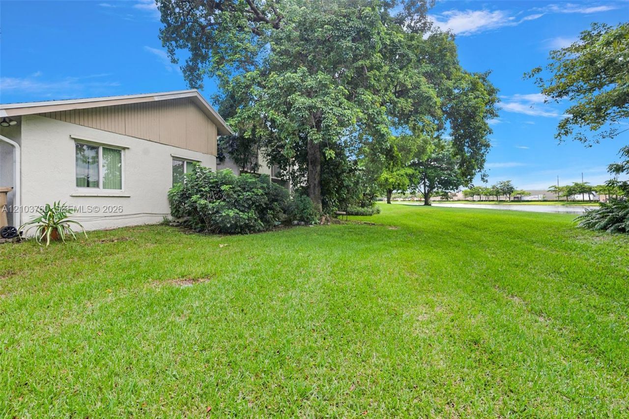 2131 Nova Village Dr , Davie, FL 33317 Photo