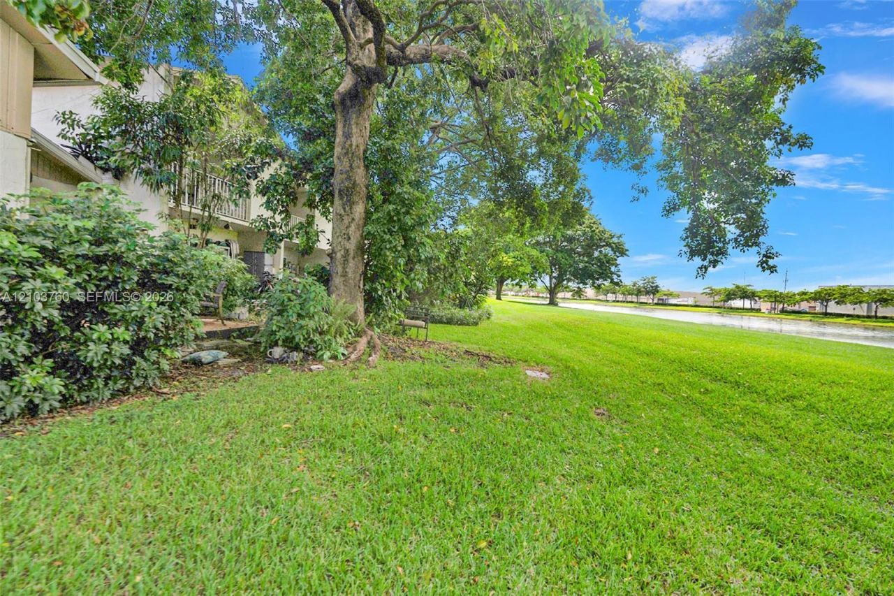 2131 Nova Village Dr , Davie, FL 33317 Photo